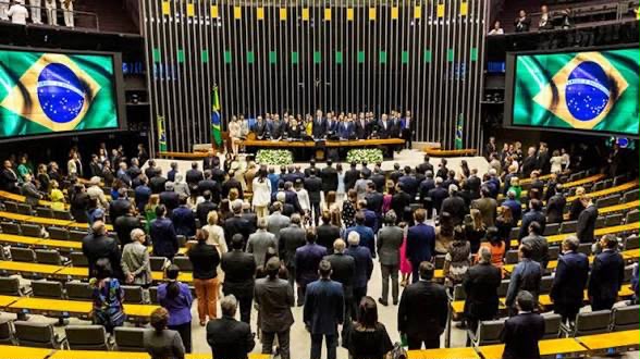 Senado aprova PEC que prevê fim da escala 6×1, mas mudança ainda não está em vigor, Entenda: