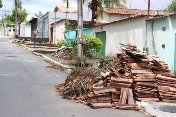 Campanha orienta moradores de Senador Canedo sobre descarte correto através do cata-treco