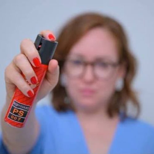 Lei que autoriza mulheres a adquirir spray de pimenta para defesa pessoal entra em vigor