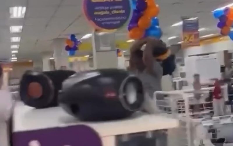 Cliente causa confusão e danifica produtos após troca ser negada em loja do Magazine Luiza