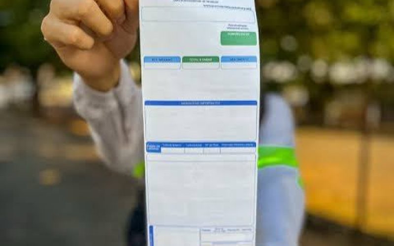 Conta de luz segue com bandeira amarela em agosto e consumidores terão cobrança extra