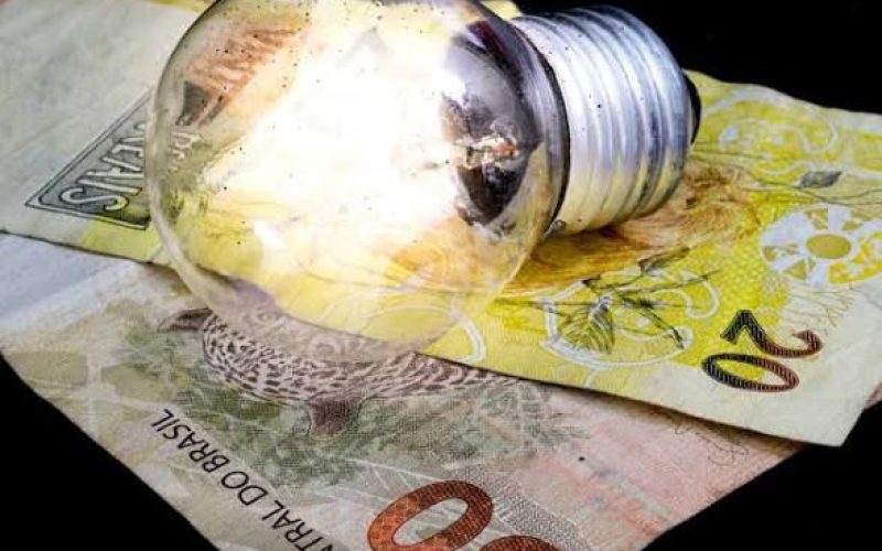 ENERGIA MAIS CARA: conta de luz terá cobrança extra pelo 5º mês seguido