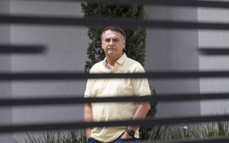 Alexandre de Moraes autoriza visitas permanentes de cinco familiares a Bolsonaro