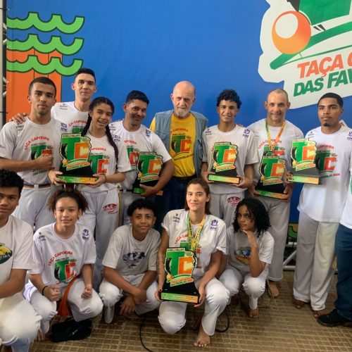 Capoeira de Senador Canedo conquista troféus e leva campeã para curso no Rio de Janeiro