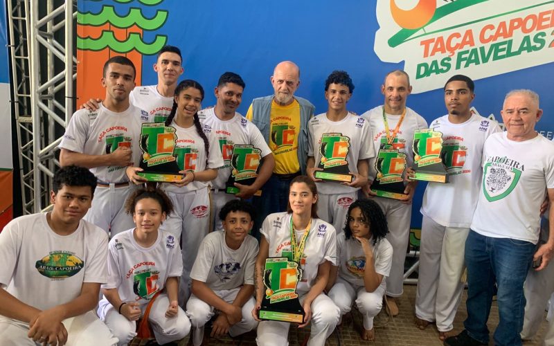 Capoeira de Senador Canedo conquista troféus e leva campeã para curso no Rio de Janeiro