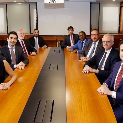 Banco Central eleva Selic para 14,75%, maior nível desde 2006, e sinaliza cautela diante de incertezas econômicas