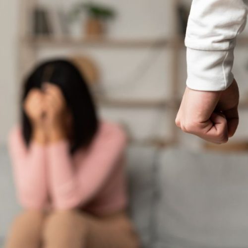 Pesquisa revela que 37,5% das mulheres no Brasil sofreram violência no último ano, atingindo 21,4 milhões de brasileiras