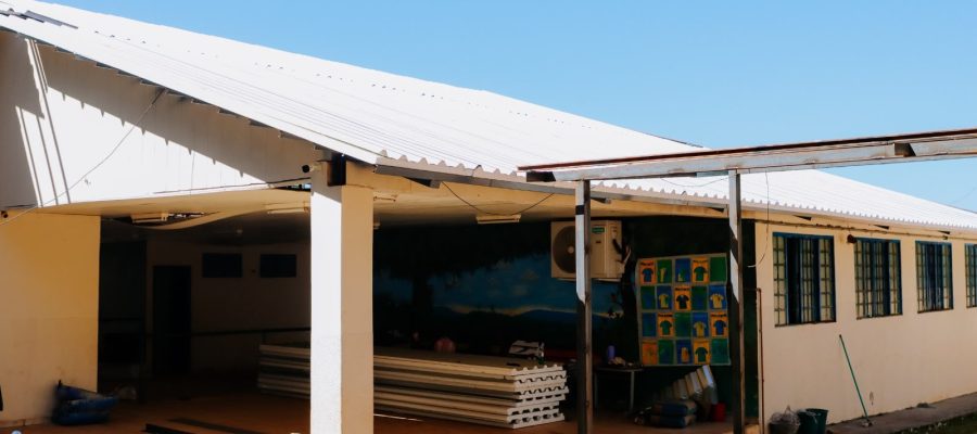 Escolas de Senador Canedo começam a receber telhados termoacústicos