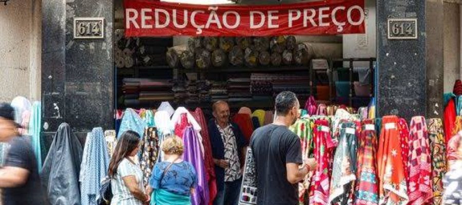 Comércio passa a seguir novas regras para funcionamento em feriados; entenda o que muda
