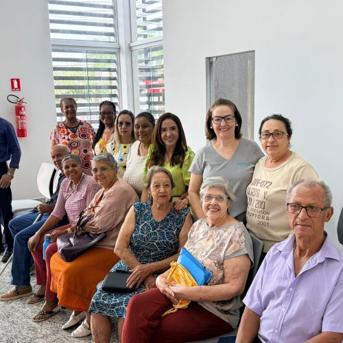 Cidadão Tech 60+ ensina aposentados a usar recursos do celular em Senador Canedo