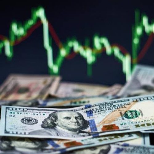 Dólar dispara após resultado das eleições; entenda como a alta pode afetar o bolso dos brasileiros