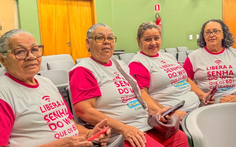 Cidadão Tech 60+ ensina aposentados de Senador Canedo a usar serviços digitais com segurança
