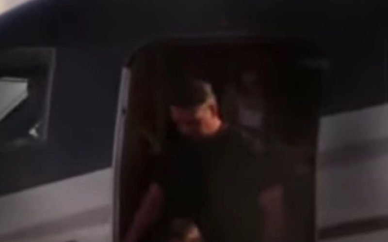 Avião com Flávio Bolsonaro e familiares pousa em aeroporto de Miami nesta quarta-feira