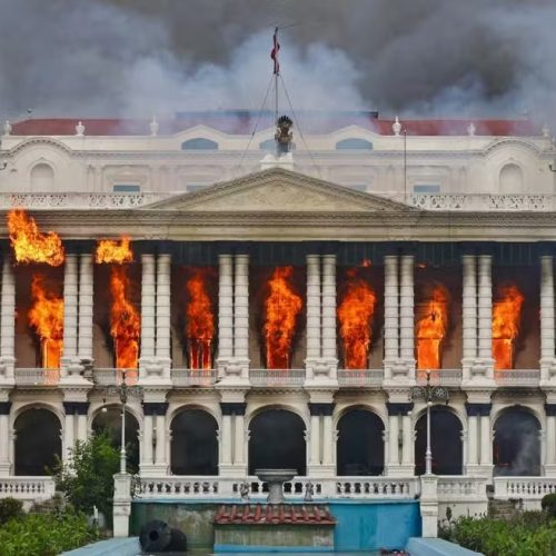 Protestos no Nepal deixam país em colapso e atingem esposa de ex-primeiro-ministro