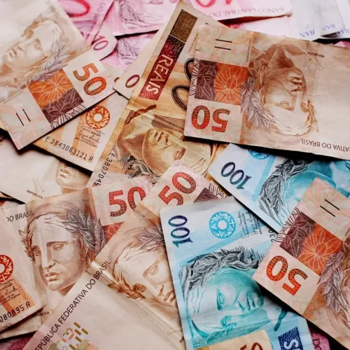 Lula sanciona nova faixa de isenção do IR para salários até R$ 5 mil e cria imposto para alta renda