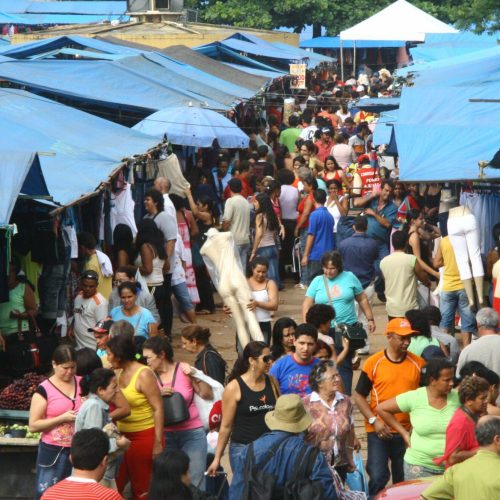 Detran-GO inicia diálogo com feirantes para resolver caos no estacionamento em feiras de Goiânia